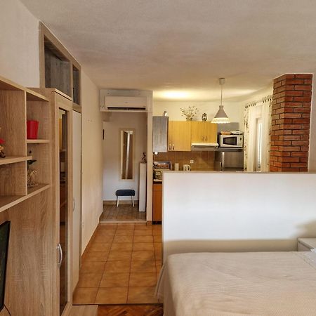 Studio Apartment Riva سومارتين المظهر الخارجي الصورة